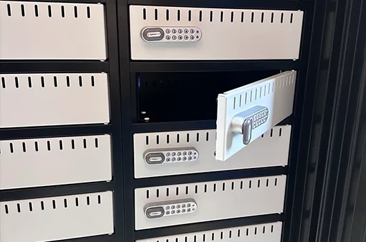 Afsluitbare lockers in een SafetyFirst accukluis